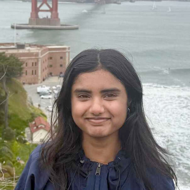 Picture of Yana in front of Ft. Point